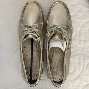 Speedy Women’s Gold Metallic Boat Shoe